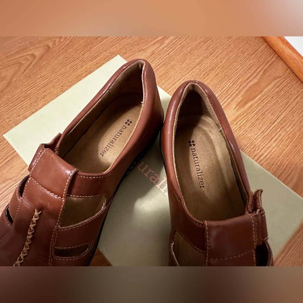 Women’s Naturalizer Marsen Cavalier T-Strap Size 7 Brown Leather Comfort Shoes - Picture 5 of 7